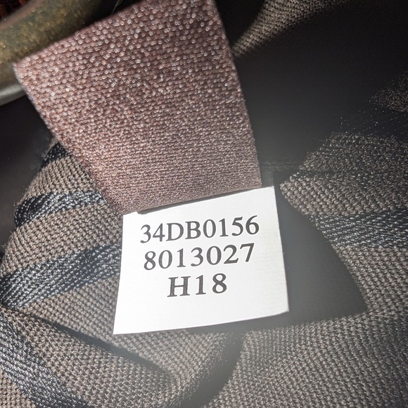 NWOT Frye Melissa Large Zip Hobo in Red. Washed/distressed leather. NEW! - Picture 6 of 8